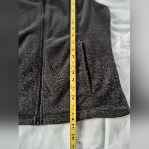COLUMBIA Ladies Sleeveless Fleece Vest. Size Medium. Full Zip Front Pockets. - Picture 5 of 5